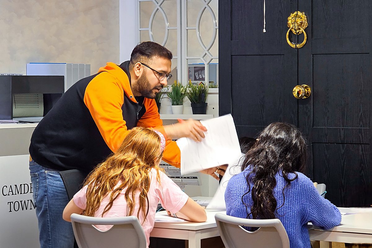 Small group vs one-to-one tutoring sessions for students in a classroom setting in Dubai.